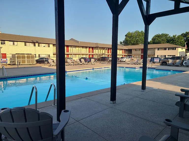 DeVille Apartments — Photo 3