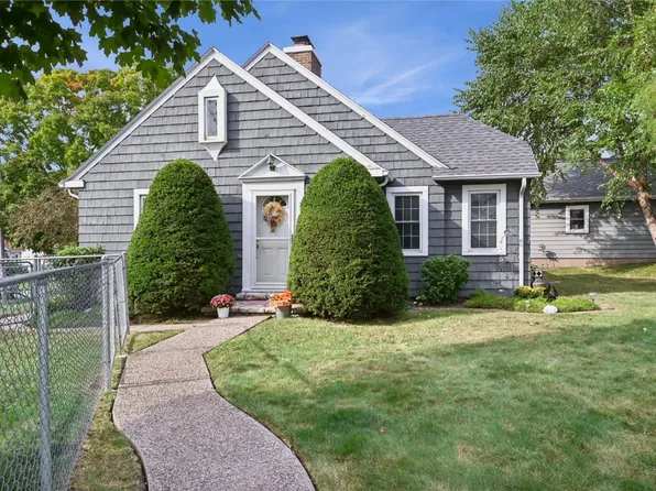 1510 Maplewood Dr NE, Cedar Rapids, IA 52402