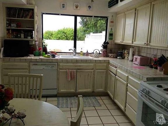 4th image of 1195 Superior Ave