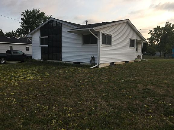 2nd image of 1001 Lake St