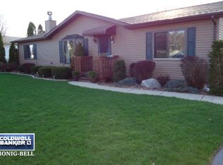 10217 Sharon Ln, Hebron, IL 60034