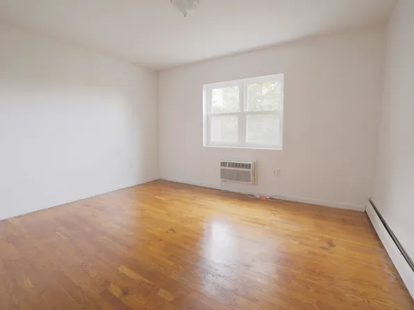 1751 Undercliff Avenue image 4 of 9