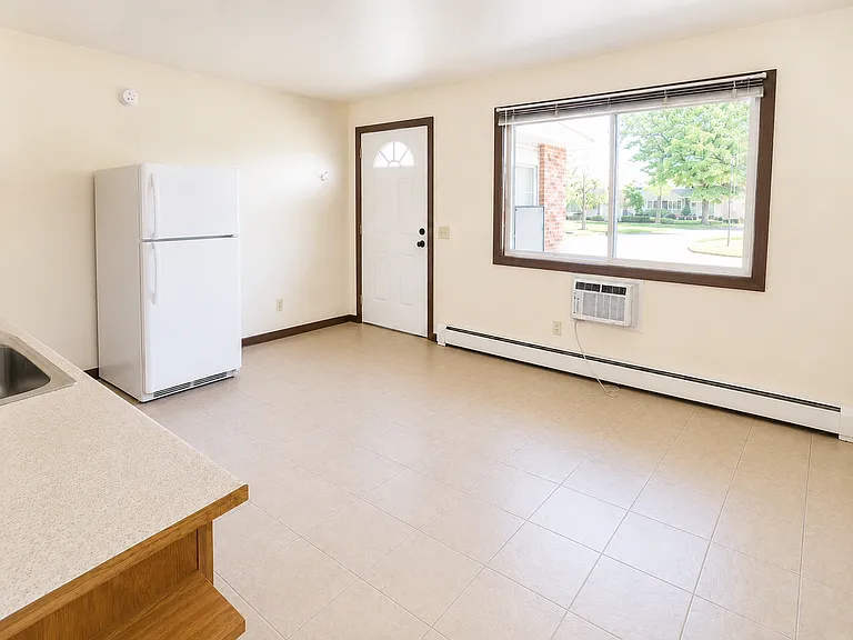 535 N Main St — Photo 2