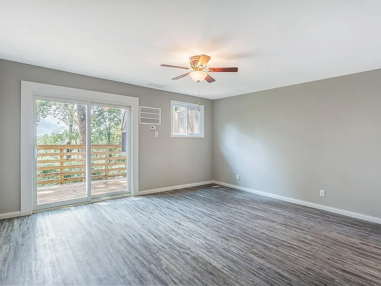 2 Bedroom, 1 Bath on the North Shore! — Photo 2