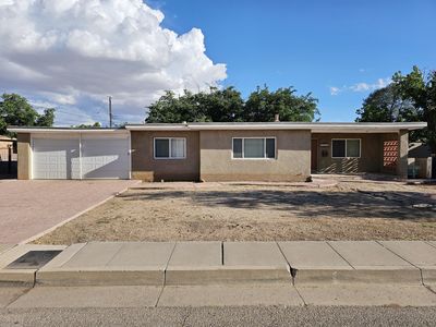 1604 Los Arboles Ave NW, Albuquerque, NM, 87107