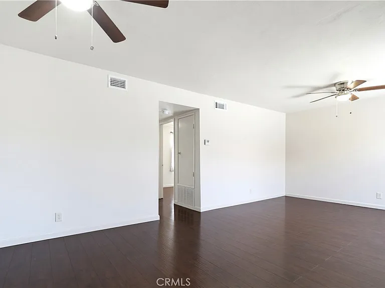 1067 S Citron St — Photo 6
