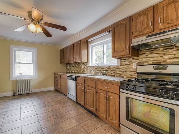 eat-in granite kitchen