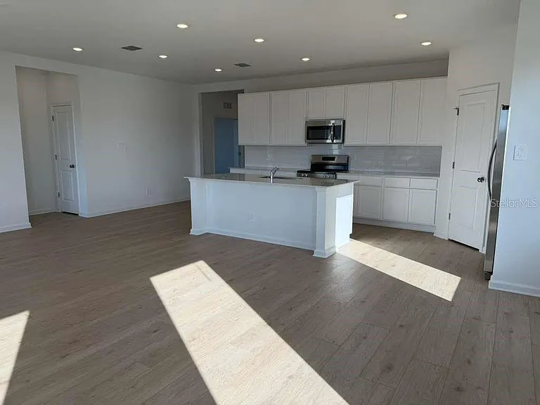 5153 Natalia Dr — Photo 2