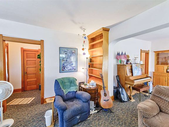 5th image of 1402 E Custer St