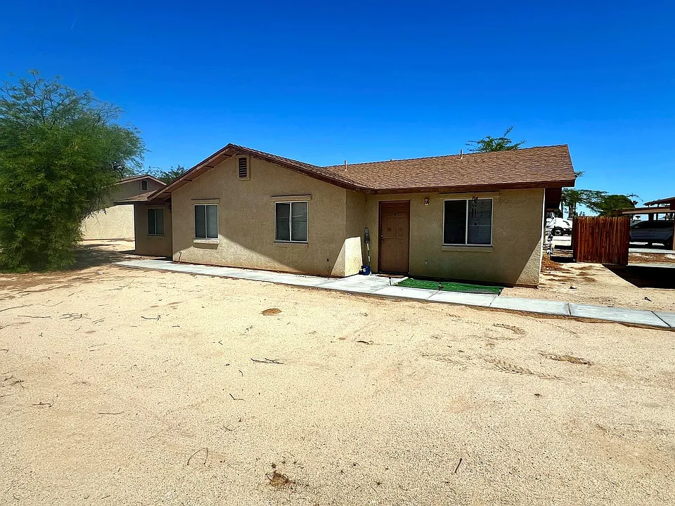 6320 Mesquite Ave