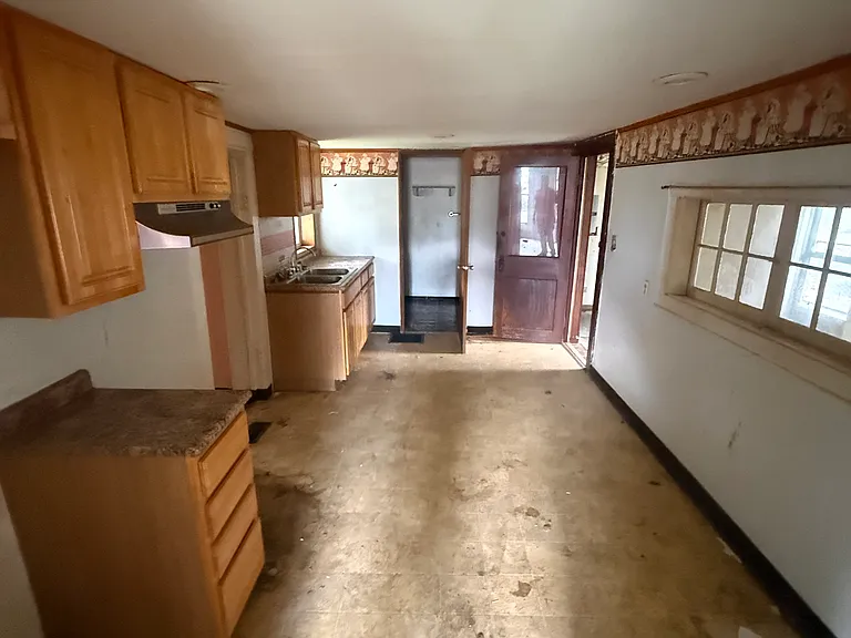 533 Higgins St — Photo 27