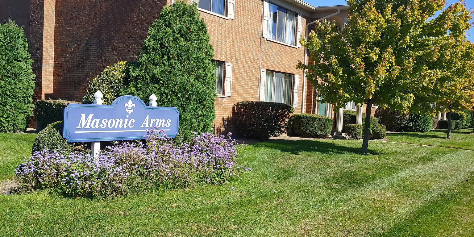 22513 Masonic Blvd photo 1