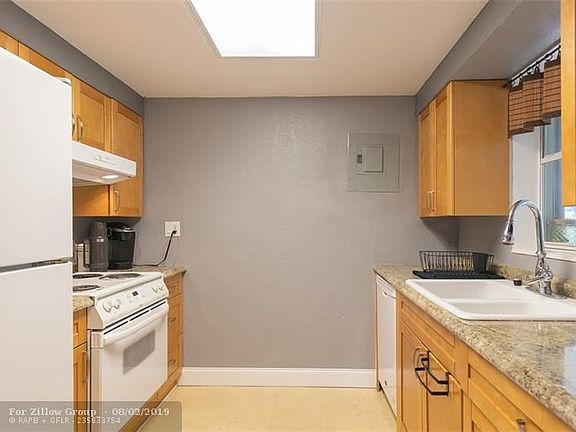 4th image of 522 Heron Dr