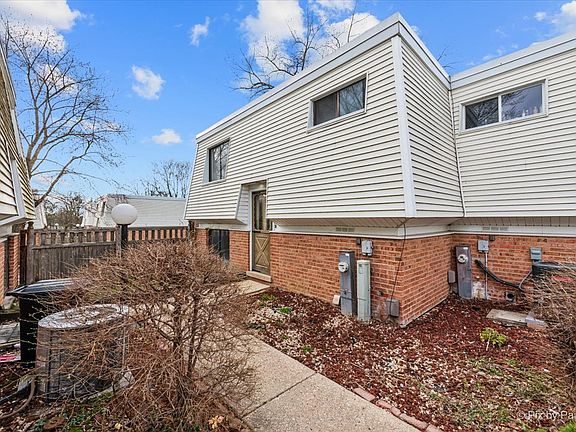 3rd image of 34W657 Elm Ct APT C