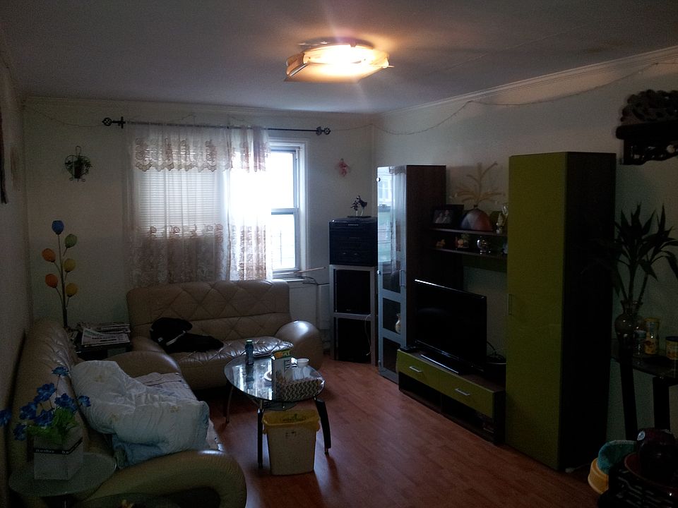 2nd image of 4042 Aske St