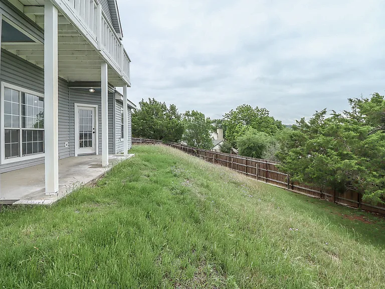 1810 Mesa Oaks Cir — Photo 35