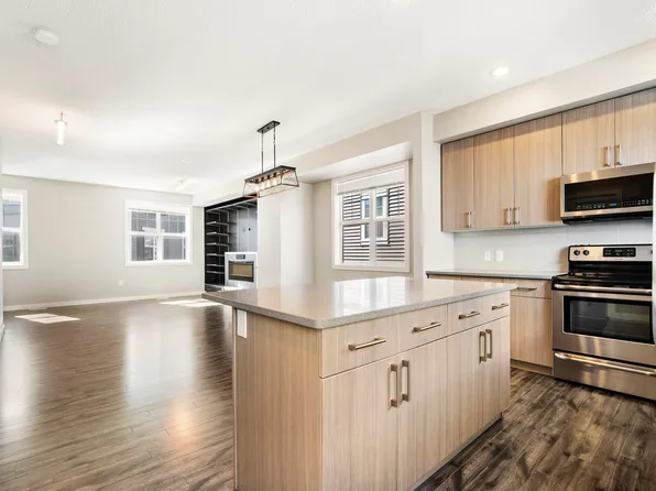 2803 James Mowatt Trl SW #82, Edmonton, AB T6W 2P5