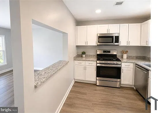 6 bed, 1656 sqft, $7,200 — Photo 3