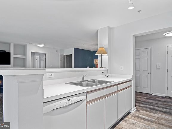 4th image of 2020 Gov Thomas Bladen Way APT 103