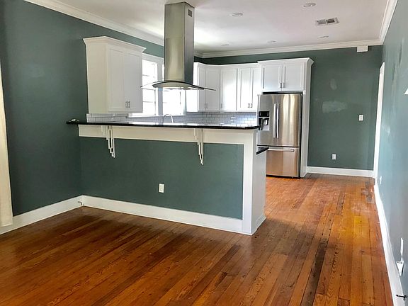 4th image of 233 Focis St