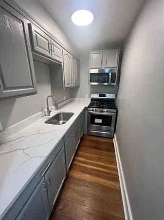 4 bed, 1400 sqft, $2,850 — Photo 1