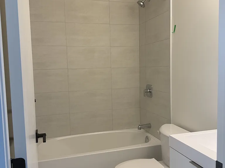 33 Erie Ave #814 — Photo 9