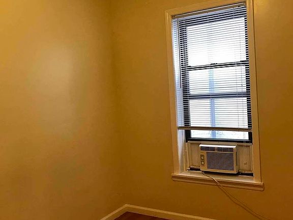 5th image of 2268 43rd St APT 1F