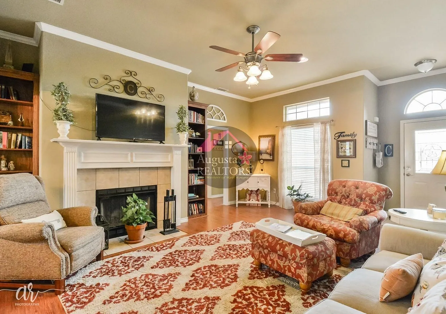 Gorgeous 3 bedroom home! — Photo 4