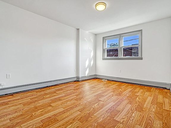 3rd image of 129 W 20th St