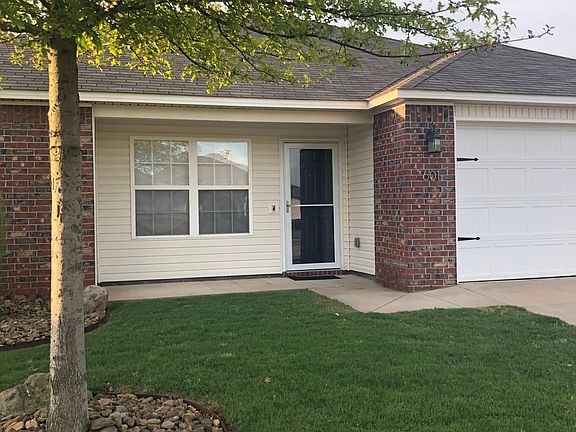 2nd image of 601 W Gillian Ave