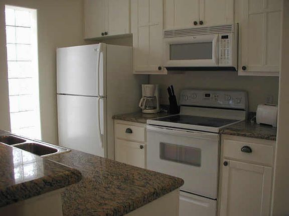 4th image of 125 E Esperanza St #6