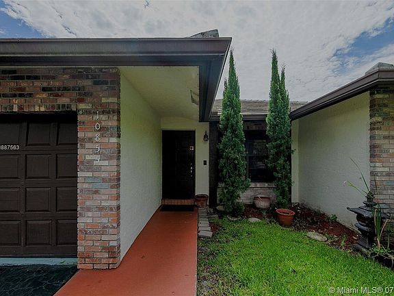 2nd image of 10855 Cypress Run Cir #10855