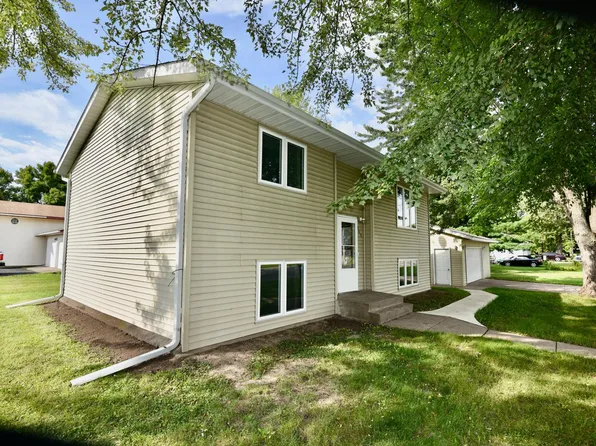 215 7th St NE, Milaca, MN 56353