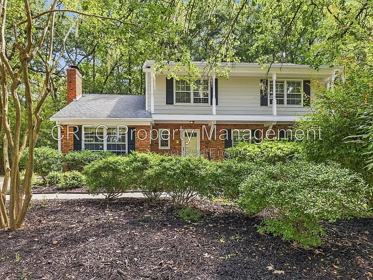 321 Shaftesbury Ln — Photo 2