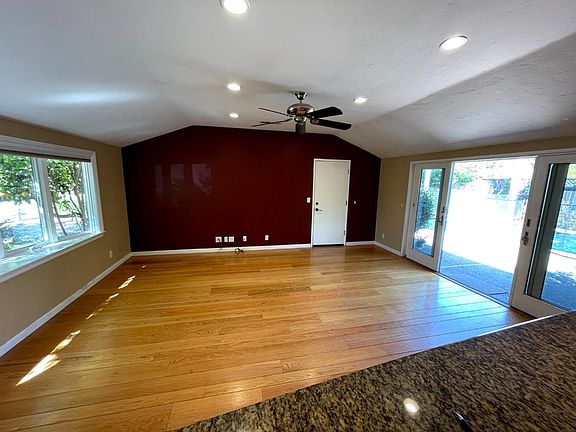 4th image of 2421 Villa Nueva Way