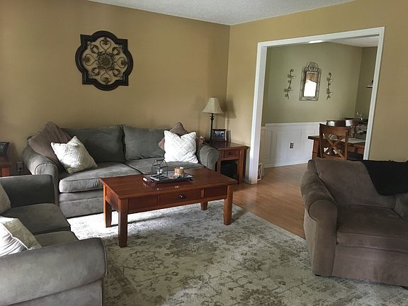 2nd image of 20 Autumn Ln