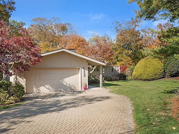 3rd image of 2380 Willow Dr