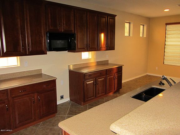 2nd image of 15685 W GLENROSA Avenue