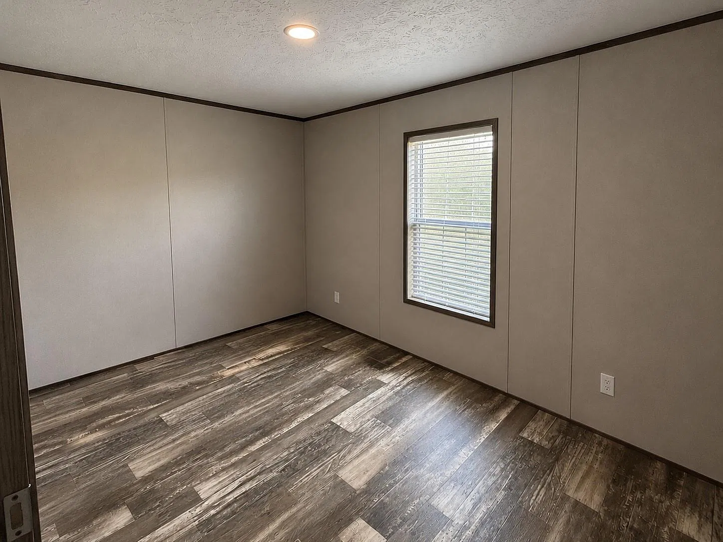 3 bed, 1040 sqft, $1,550 — Photo 3