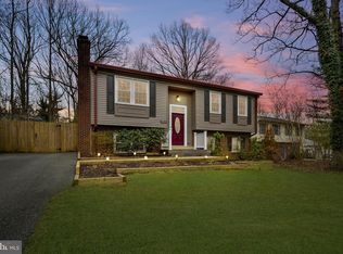 19113 Perry St, Triangle, VA 22172