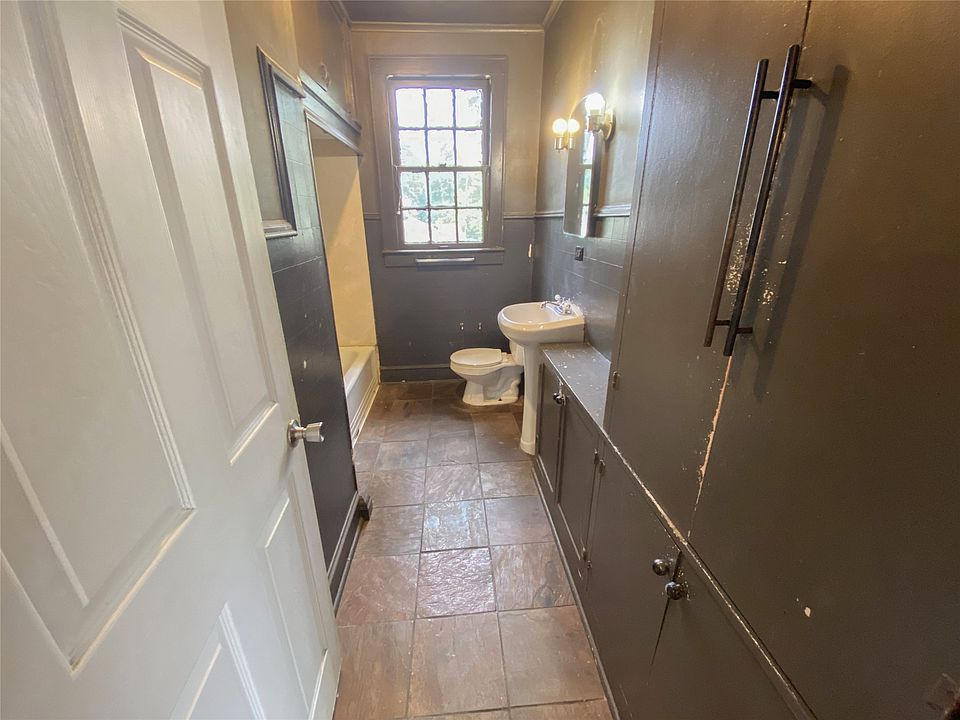 25th image of 107 E Herndon St