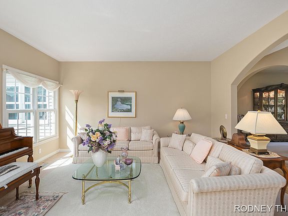 5th image of 7160 Sassafras Ct