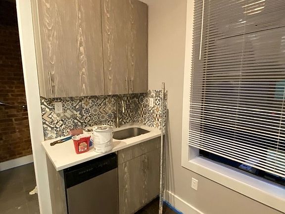 4th image of 90 Wadsworth Ave APT 5A