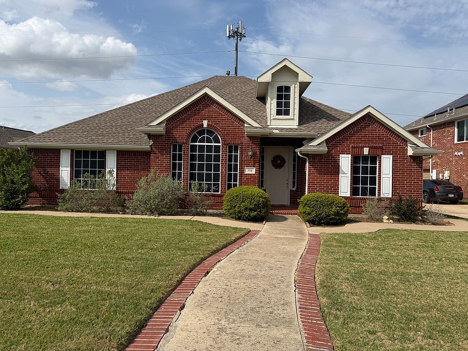1st image of 301 Mimosa Dr