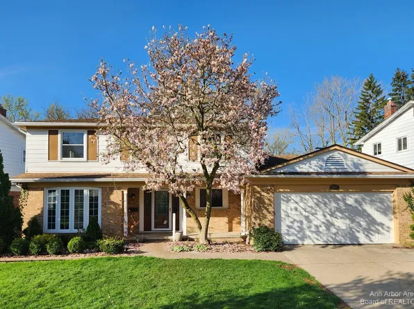 3042 Lexington Dr, Ann Arbor, MI 48105