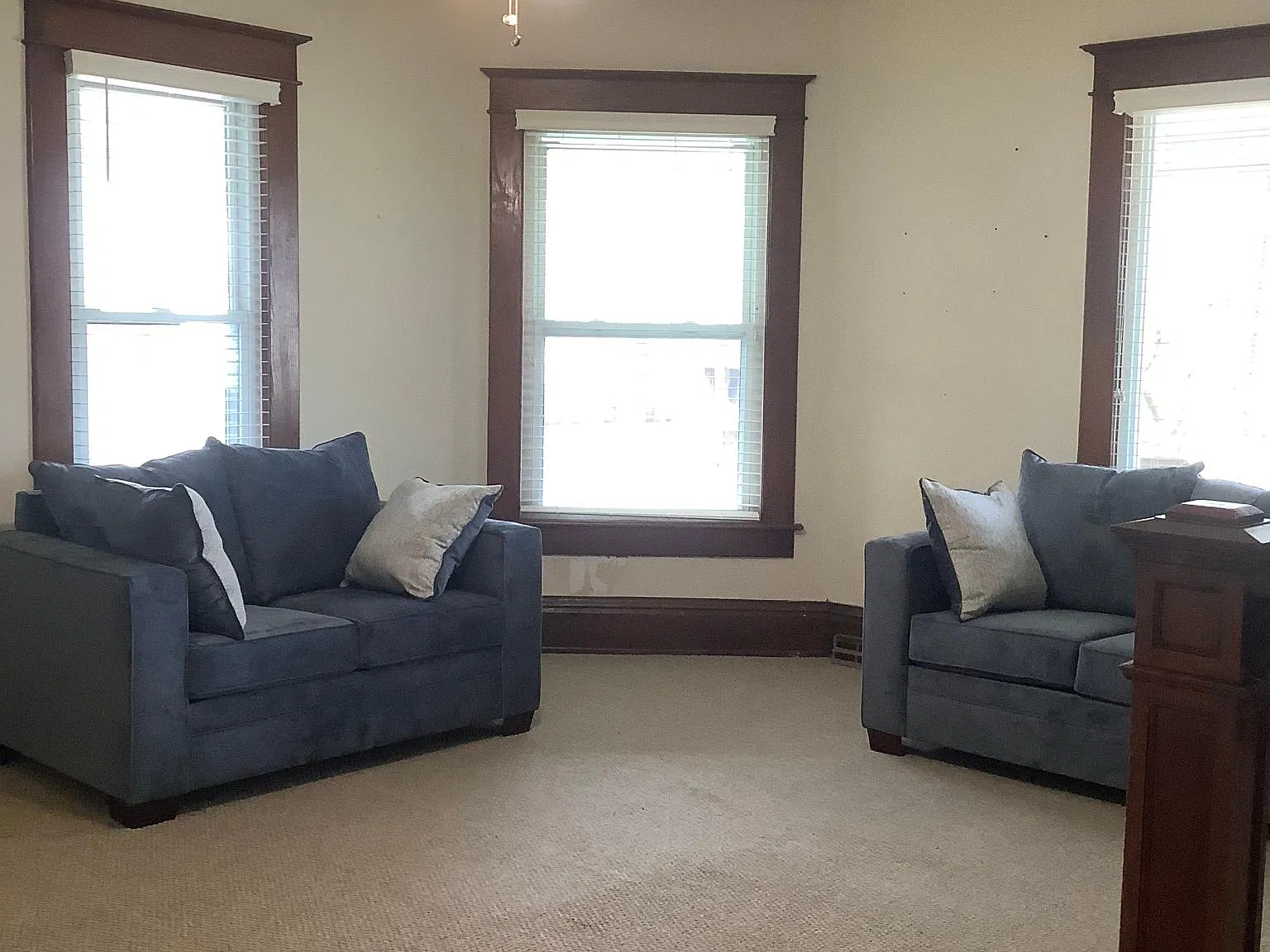 3 bed, 1.5 bath, 2100 sqft, $1,325 — Photo 2