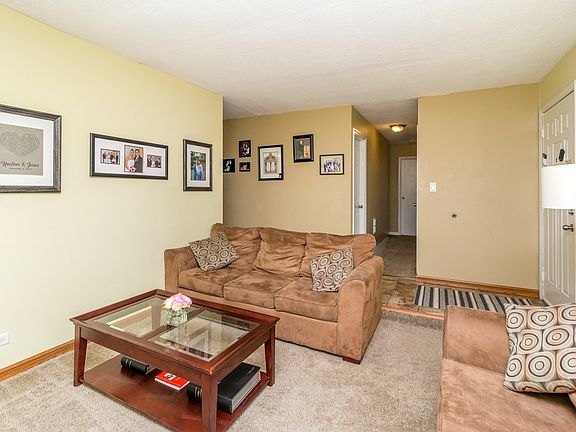 3rd image of 1536 E Celebrity Cir