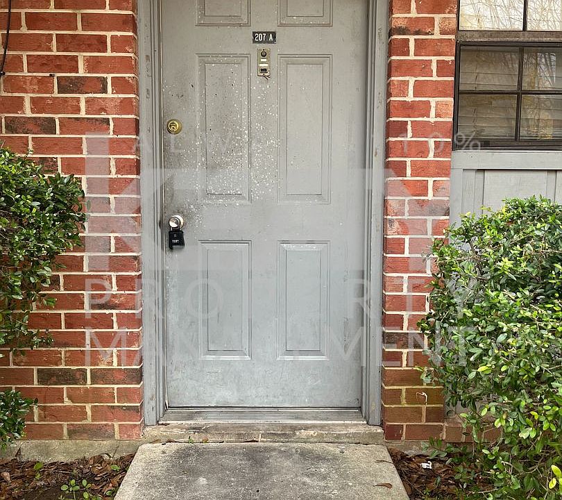 1st image of 207 Rue Royale #A