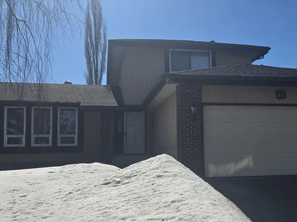 11 Woodlake Rd, Strathcona County, AB T8A 4B3