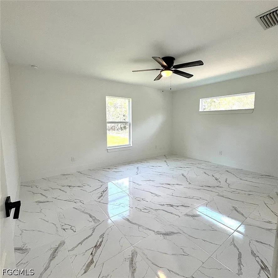 4 bed, 2.0 bath, 1571 sqft, $1,875 — Photo 2